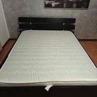 Letto matrimoniale completo di materasso