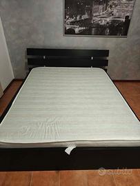 Letto matrimoniale completo di materasso
