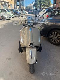 Piaggio Vespa GTS 300