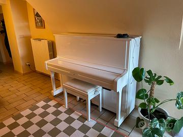 Pianoforte verticale bianco con Silent