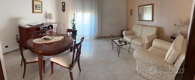 Mobile, tavolo, divano e poltrona da soggiorno