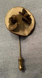 Spilla da bavero, bigiotteria