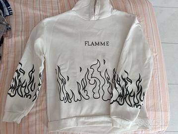 Felpa streetwear bianca con fiamme nere 