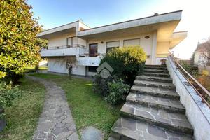 VILLA SINGOLA A MAGNAGO