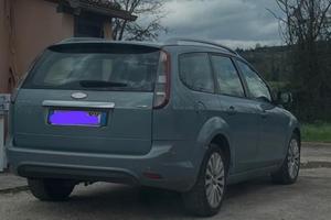 Ford focus con gangio traino mologato