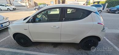 Lancia ypsilon 1l benzina/metano 2014