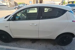 Lancia ypsilon 1l benzina/metano 2014
