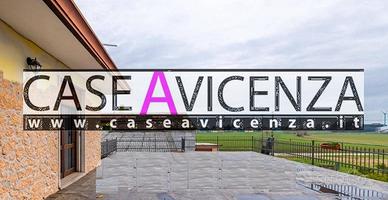 Casa contemporanea con Ampio Spazio Artigianale