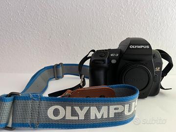 Olympus E3 con obiettivo Olympus Z.D 14-54mm