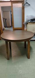Tavolo rotondo in formica e legno