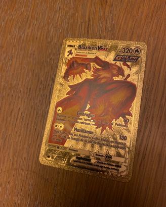 Carta pokemon Blaziken VMax Golpe Fluido Carta Oro