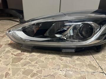 Faro ant. Lato conducente Ford Fiesta 2018