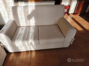 divano a due posti 
