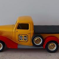 Modellino FORD V8 PICK UP 1936 MAJORETTE