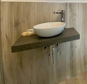 Mensola lavabo sospeso con rubinetto 