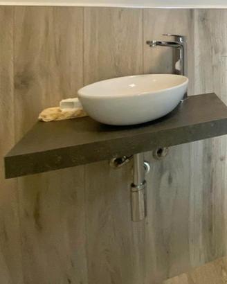 Mensola lavabo sospeso con rubinetto 