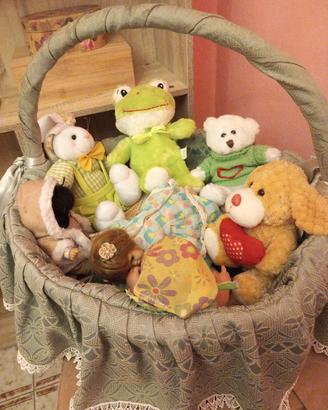 Cesta con giochi