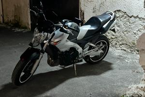 Suzuki gsr 600