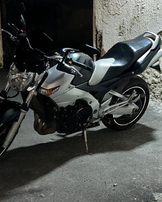 Suzuki gsr 600