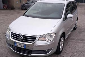 VOLKSWAGEN Touran 2.0 TDI DPF DSG Highline senza