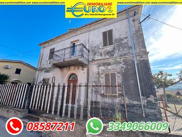 Elegante Villa con Giardino