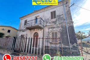 Elegante Villa con Giardino