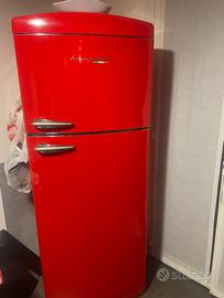 Frigorifero laccato rosso Bompani