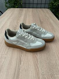 Sneakers a contrasto Zara