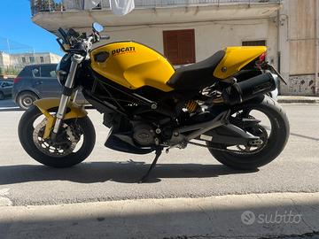 Ducati monster 696