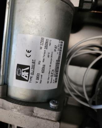 motori interrati per cancelli a battente BTF