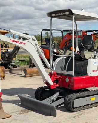 Mini escavatore TAKEUCHI TB217R