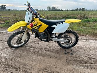 Suzuki Valenti RM 125 usata in vendita