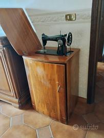 macchina da cucire antica e lavatrice 