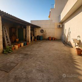 Semindipendente con ampio cortile