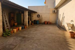 Semindipendente con ampio cortile