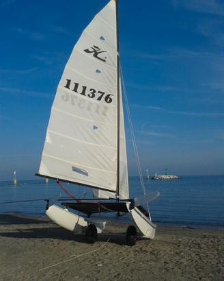 Catamarano HC 16 Race