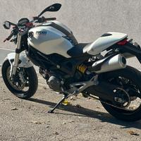 Ducati Monster 696 2009