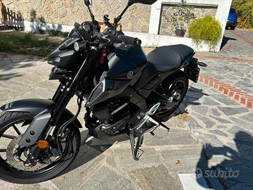Moto Yamaha MY 125 nera