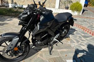 Moto Yamaha MY 125 nera
