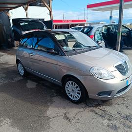 Lancia Y 1.4 argento GPL