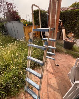 Scaletta da piscina