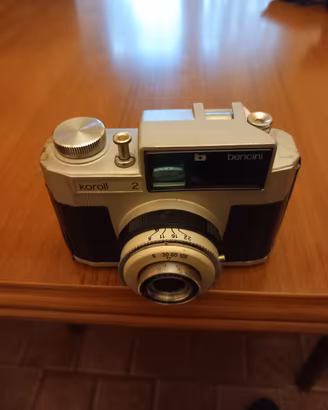 MACCHINA  FOTOGRAFICA  anni 60