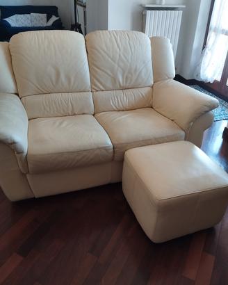 Divano Chateau D'Ax con pouf poggiapiedi abbinato