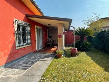 Villa con giardino 1 km dalla spiaggia