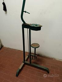 Tappatrice a leva per tappi in sughero