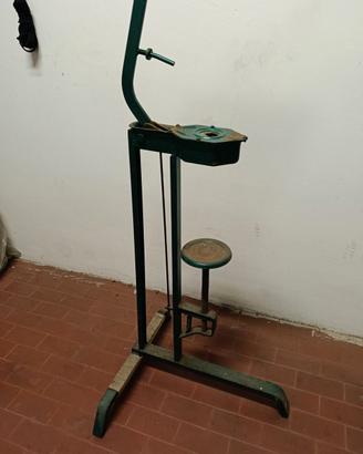 Tappatrice a leva per tappi in sughero