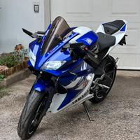Yamaha yzf-r125 race replica