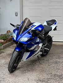 Yamaha yzf-r125 race replica