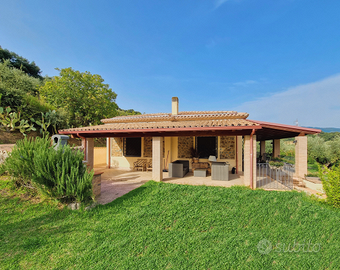 [VILLA] in 8 ettari di campagna, a 20' dal mare