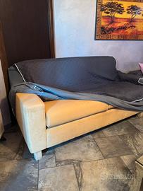 Divano in alcantara color cammello